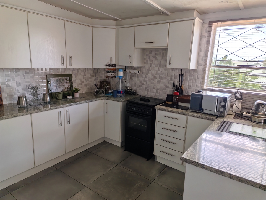 5 Bedroom Property for Sale in Van Riebeeck Hoogte Eastern Cape